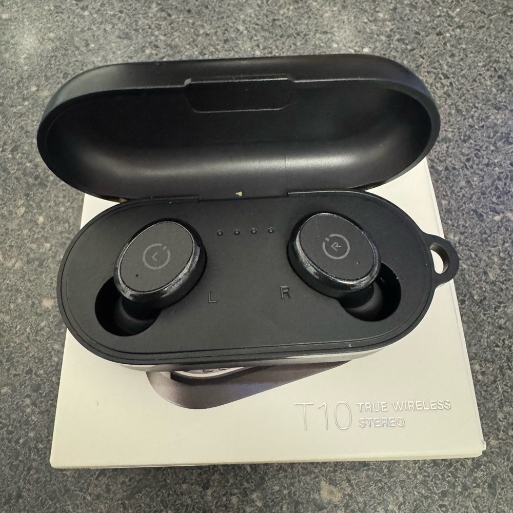 Tozo Earbuds - Picture 4 of 5